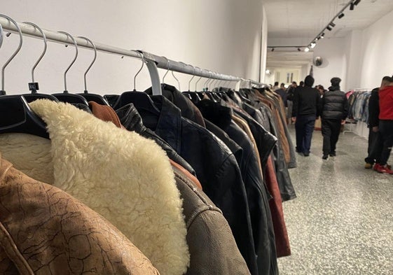 La tienda efímera de Bilbao con ropa de Lacoste, Nike, Adidas, Carhartt o Levi's a tan solo 9 euros.