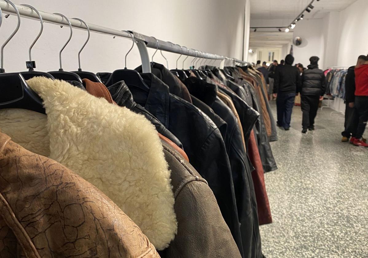 La tienda efímera de Bilbao con ropa de Lacoste, Nike, Adidas, Carhartt o Levi's a tan solo 9 euros.