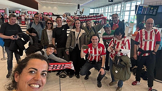 Odisea en Manchester: 44 athleticzales se quedan tirados una noche por un problema con su vuelo