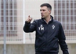 El andoaindarra dirige una sesión en el anexo.