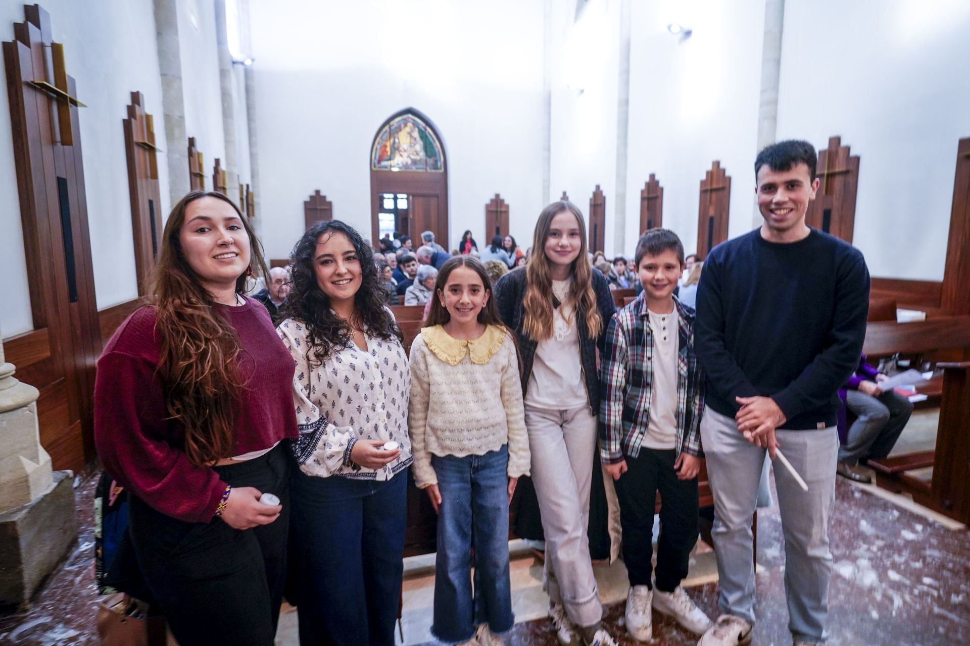 Lola Rosa, Almike Brit, Maier Landa, Ainhoa Kerivel, Enaut Sánchez e Ibai Ochoa de Echagüen.