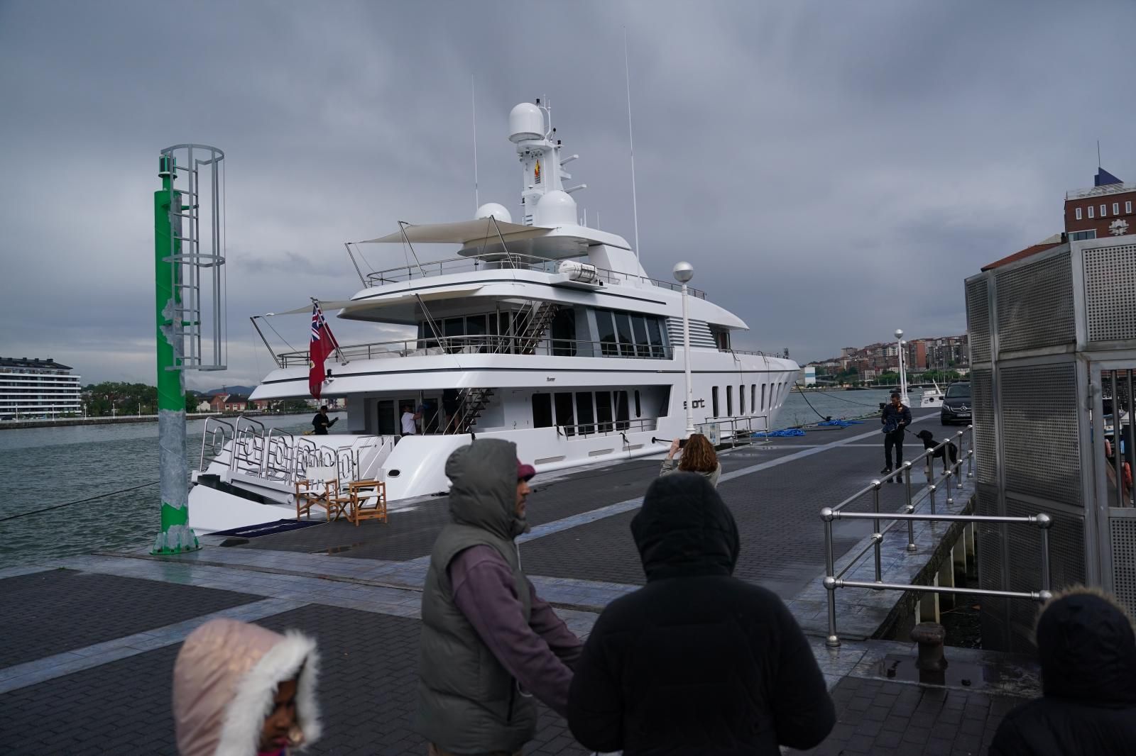 Un yate de lujo, que se alquila por más de 250.000 euros a la semana, en Portugalete