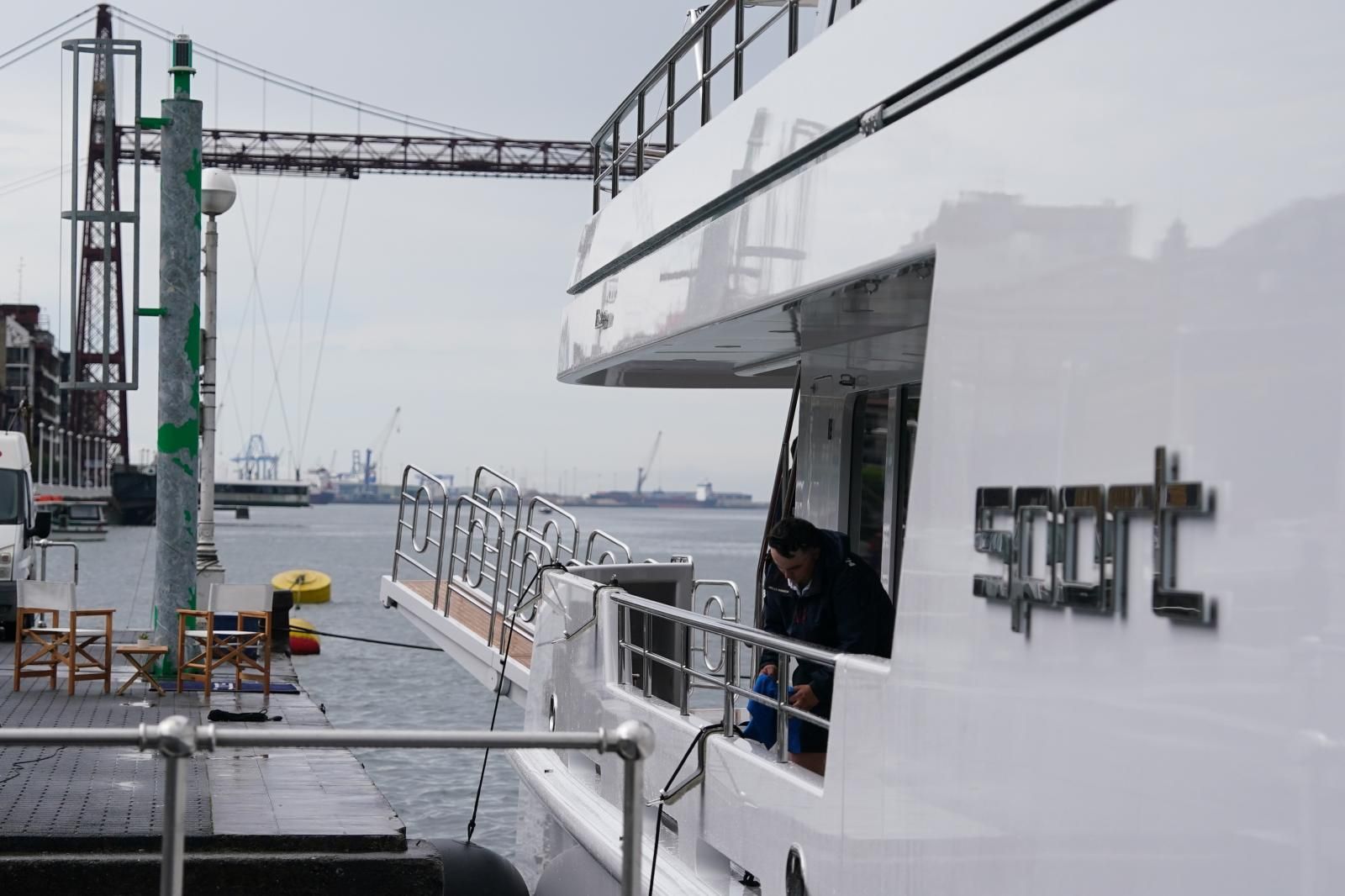Un yate de lujo, que se alquila por más de 250.000 euros a la semana, en Portugalete