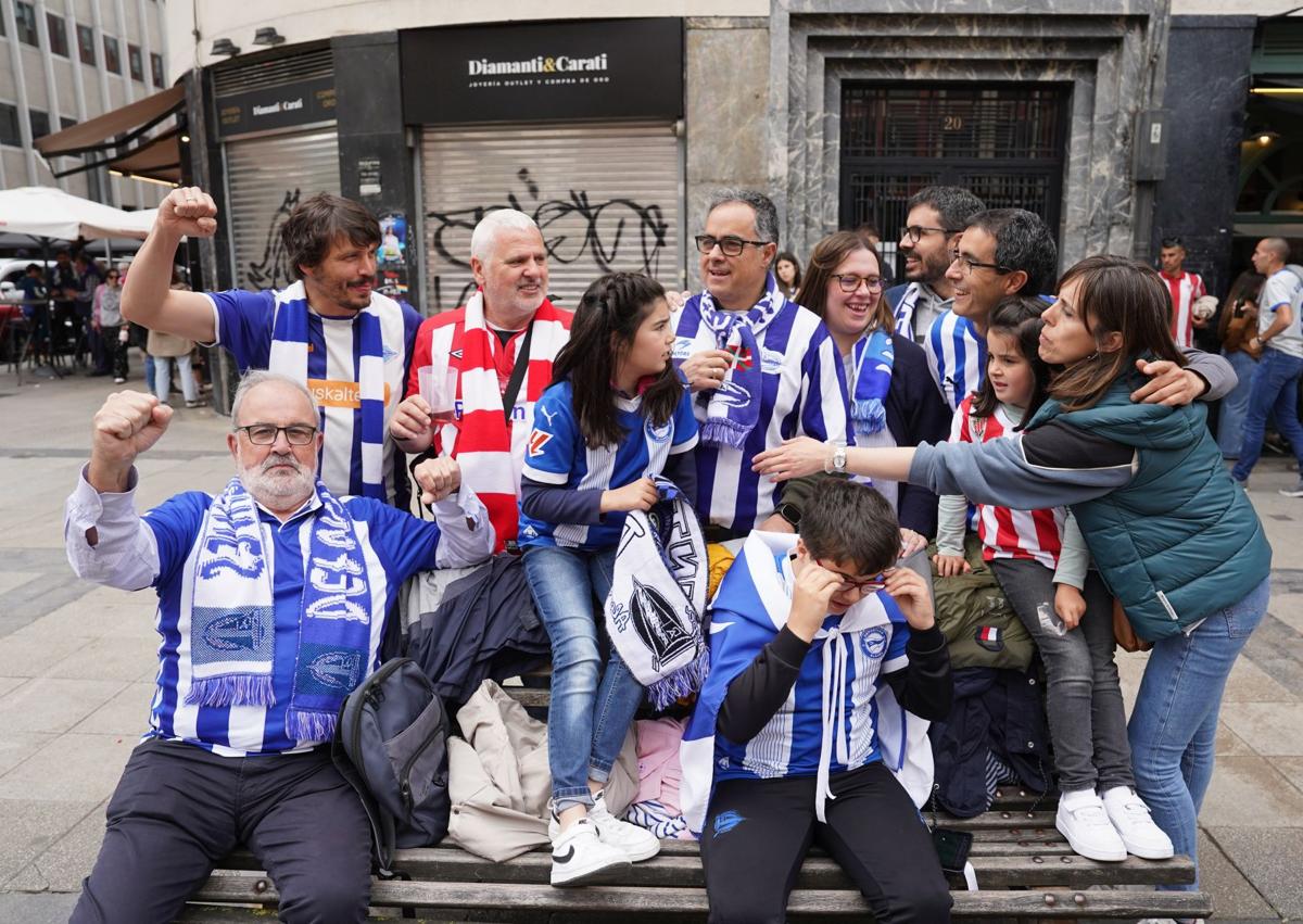 Imagen secundaria 1 - La afición se hace notar en Bilbao: «No podemos fallar»