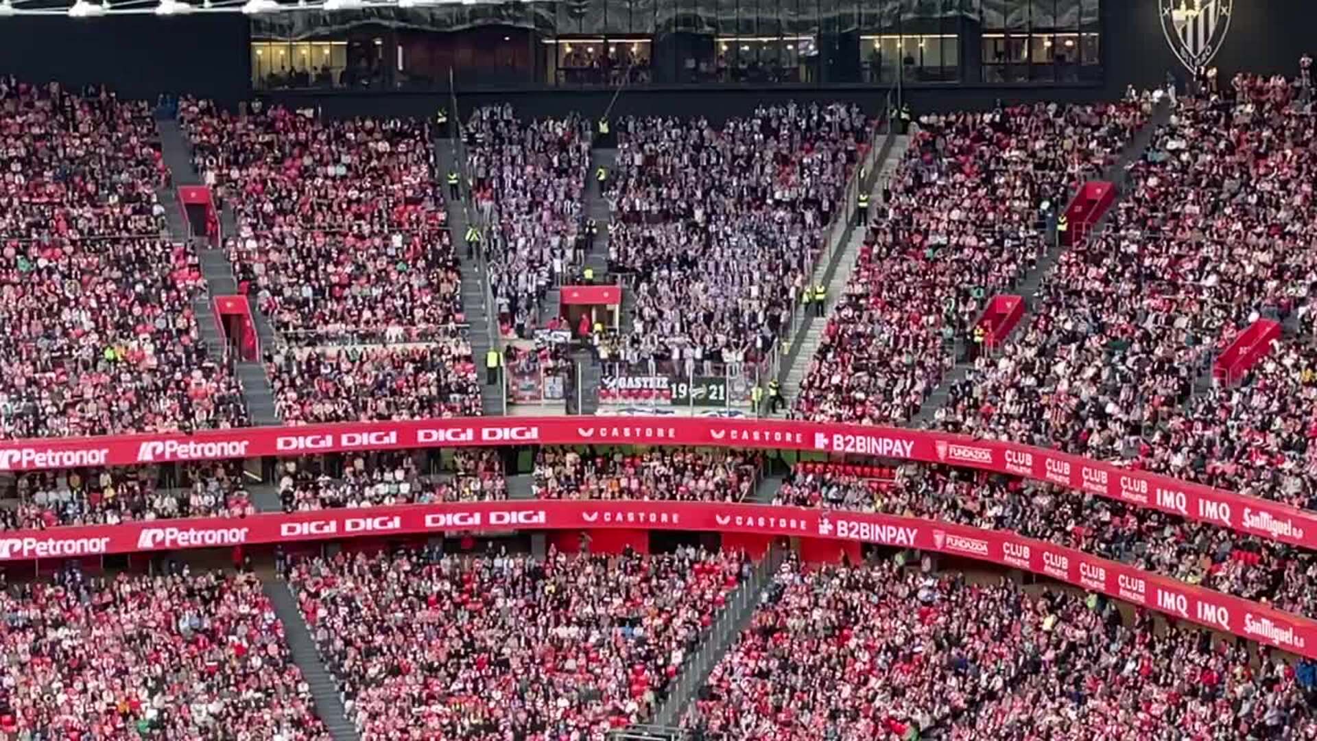 Cánticos de la afición del Alavés en San Mamés