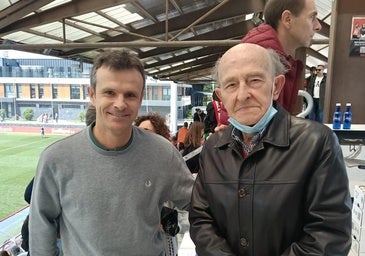 El detalle de Uriarte con un athleticzale de Albacete de 90 años que viene por primera vez a San Mamés