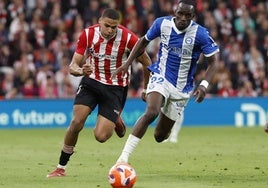 Moussa Diarra, un poco antes de que sufriera el golpe en la nariz.