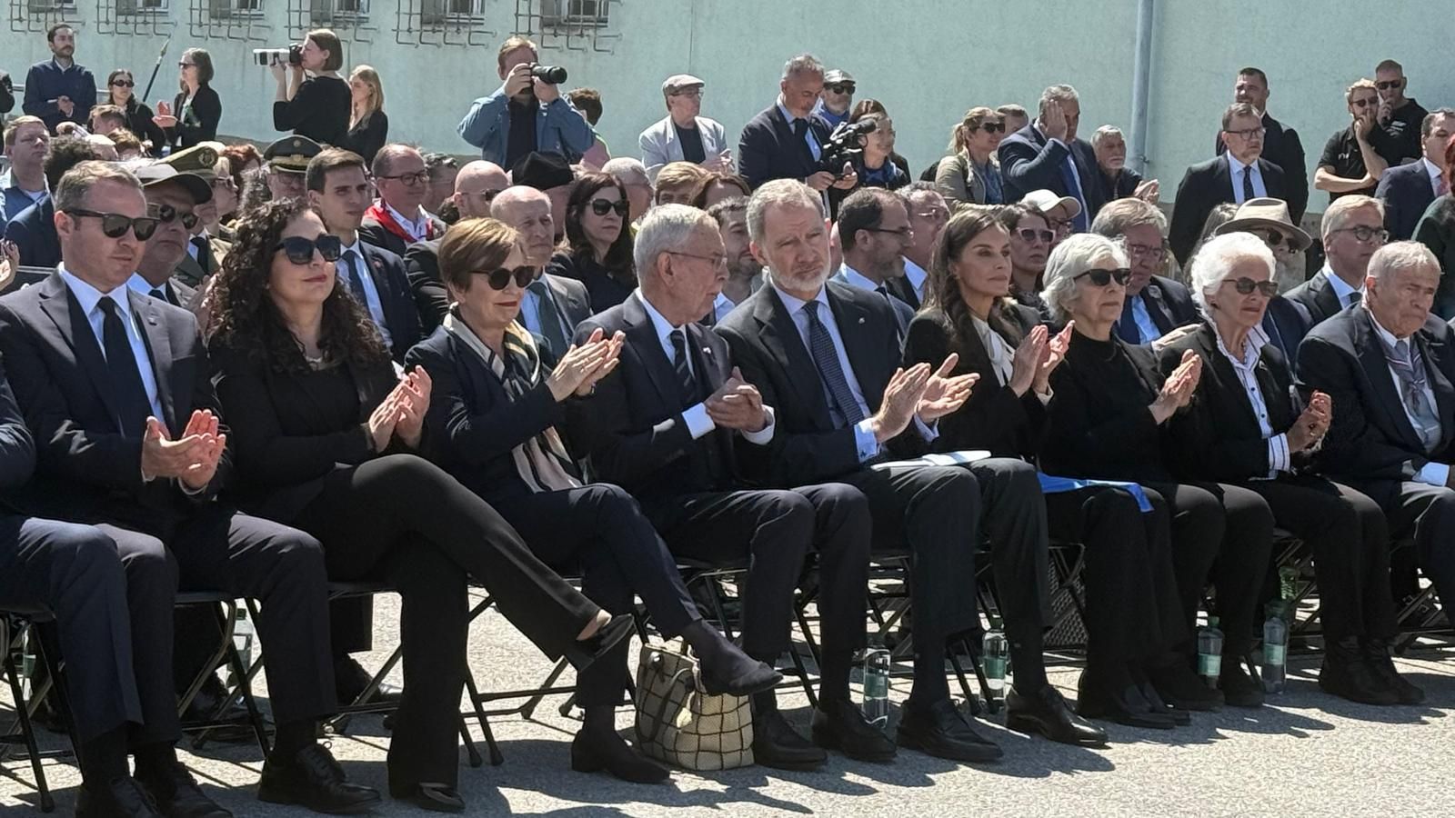 La visita de los Reyes a Mauthausen, en imágenes