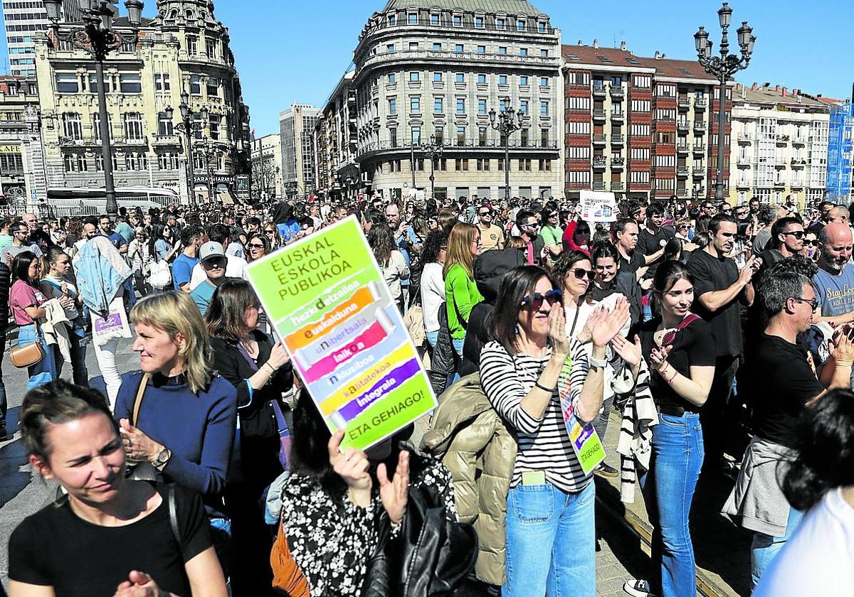 Paz social en la escuela pública hasta agosto de 2028