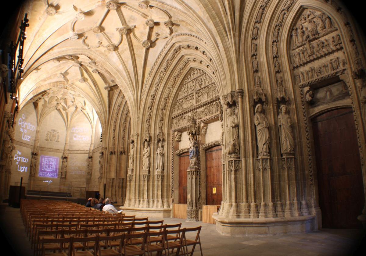 Las imágenes del nuevo alumbrado y la maqueta de la Catedral Santa María de Vitoria