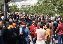 Los trabajadores de Bridgestone se concentraron ayer contra el ERE