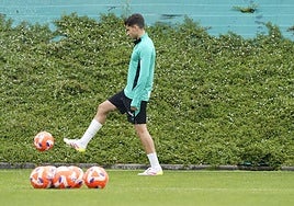 Beñat Prados ha trabajado en solitario este martes en Lezama