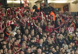 Hinchas del Athletic en Old Trafford el pasado jueves.