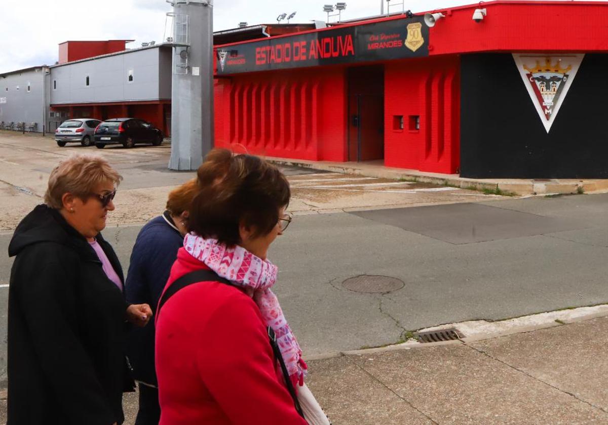 El edificio de vestuarios deberá ser demolido.