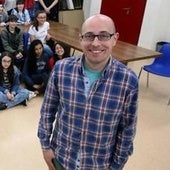 Jagoba Álvarez con los alumnos del colegio Alazne.
