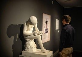 Una escultura de la muestra.