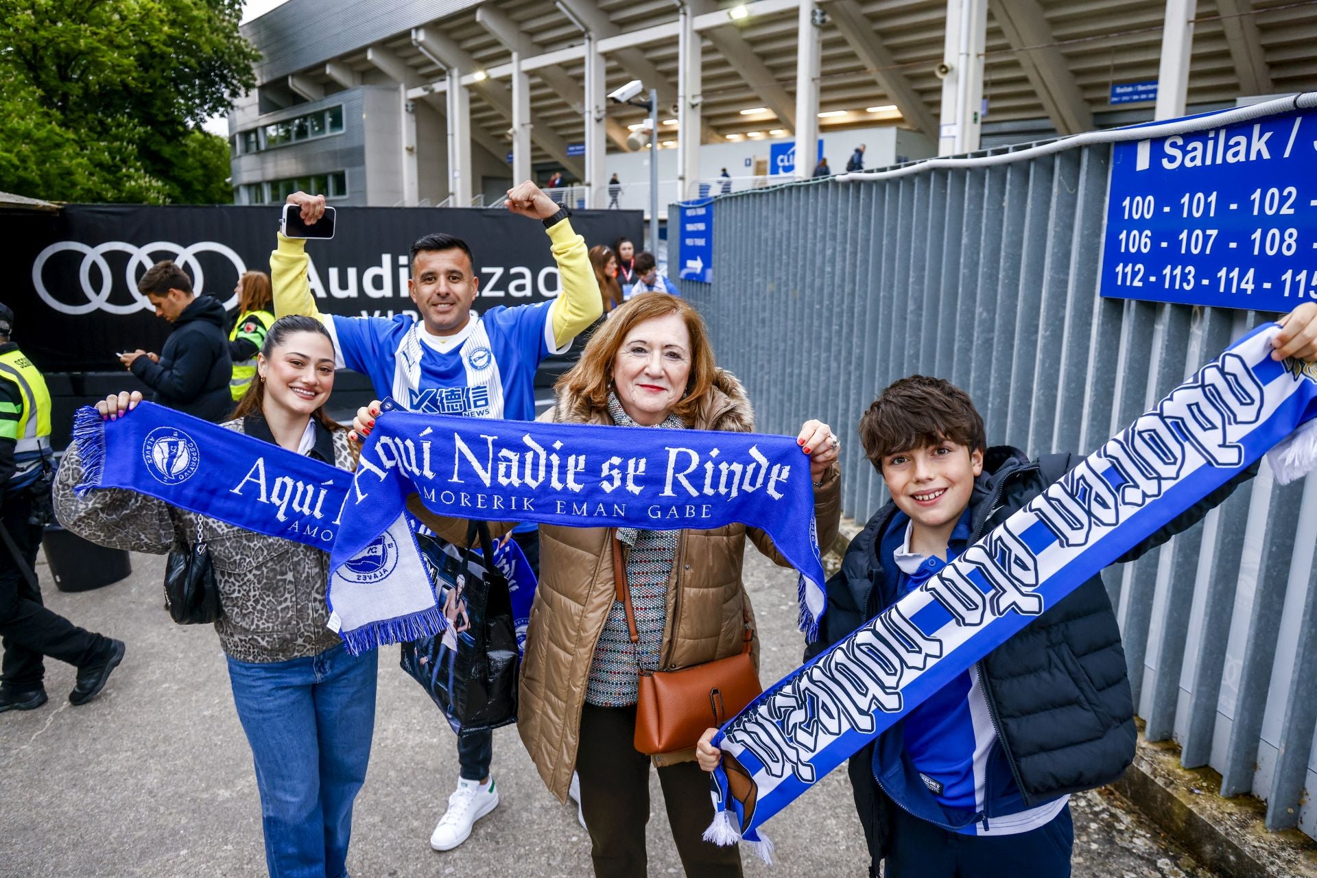 El apoyo de la afición albiazul en imágenes