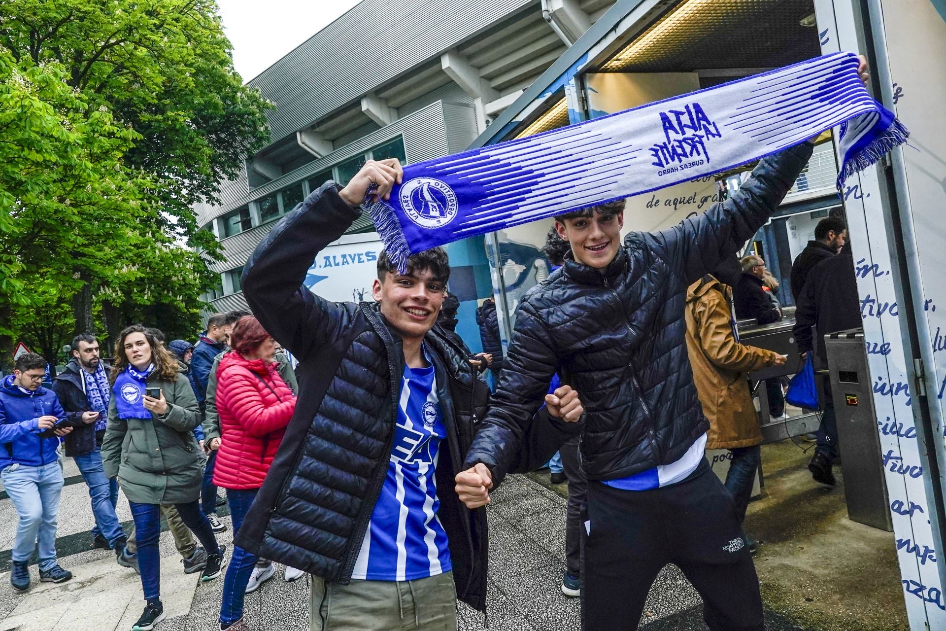 El apoyo de la afición albiazul en imágenes