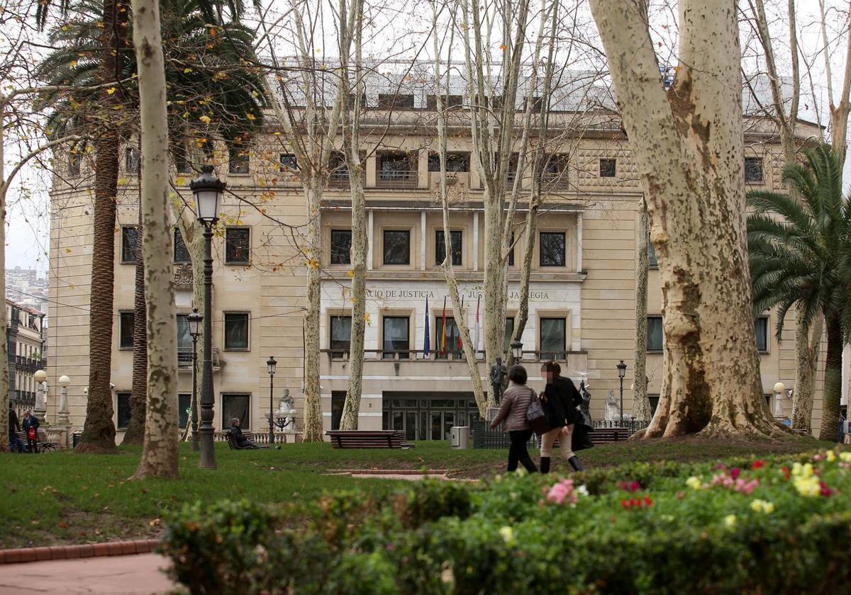 «Acudí a la Policía de Bilbao al ver que llevaban a Maite a un notario»
