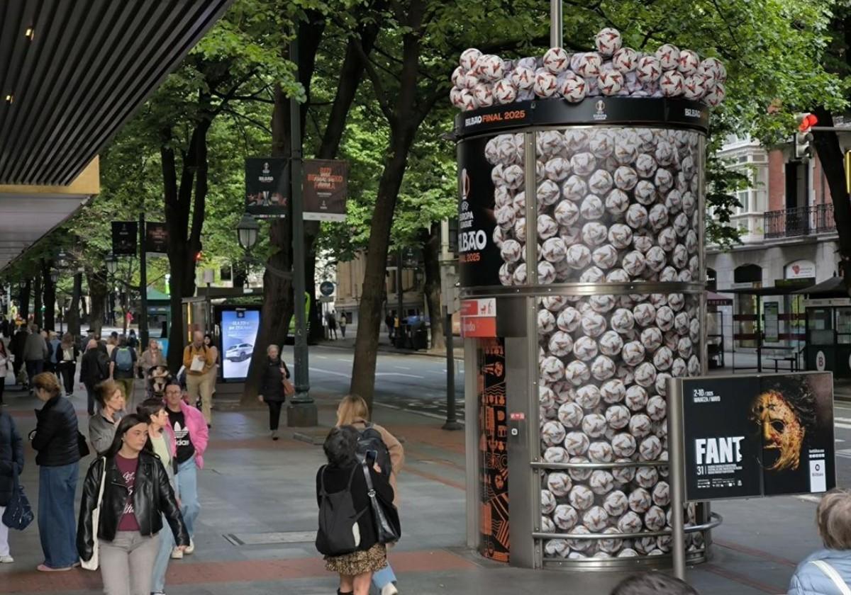 Así se tunearon de madrugada los ascensores del metro en Bilbao
