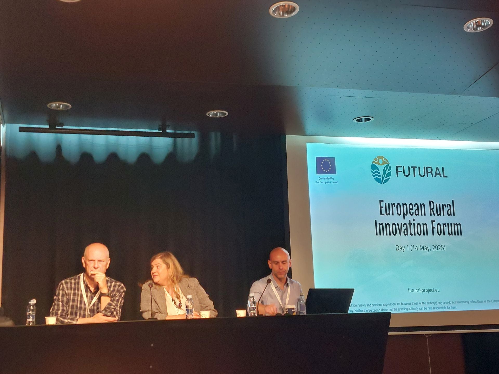 Los expertos debatieron sobre cómo aplicar las soluciones inteligentes en el ecosistema rural