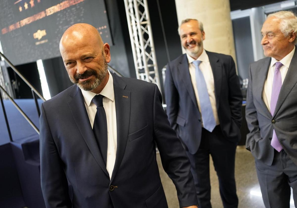 Guillermo Buces asume la presidencia de Cebek con un llamamiento al diálogo
