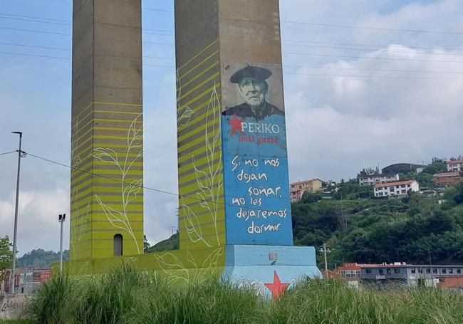 Mural en recuerdo de Solabarria en uno de los pilares del puente de Rontegi.
