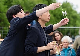 Toy Toy Toy, el dúo japonés campeón mundial de yoyó inauguró el festival con su espectáculo 'Gear'.