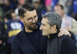 Bordalás y Valverde se saludan antes del encuentro.