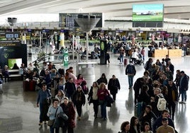 El empuje de la Semana Santa marca el mejor mes de abril de la historia en el aeropuerto de Loiu