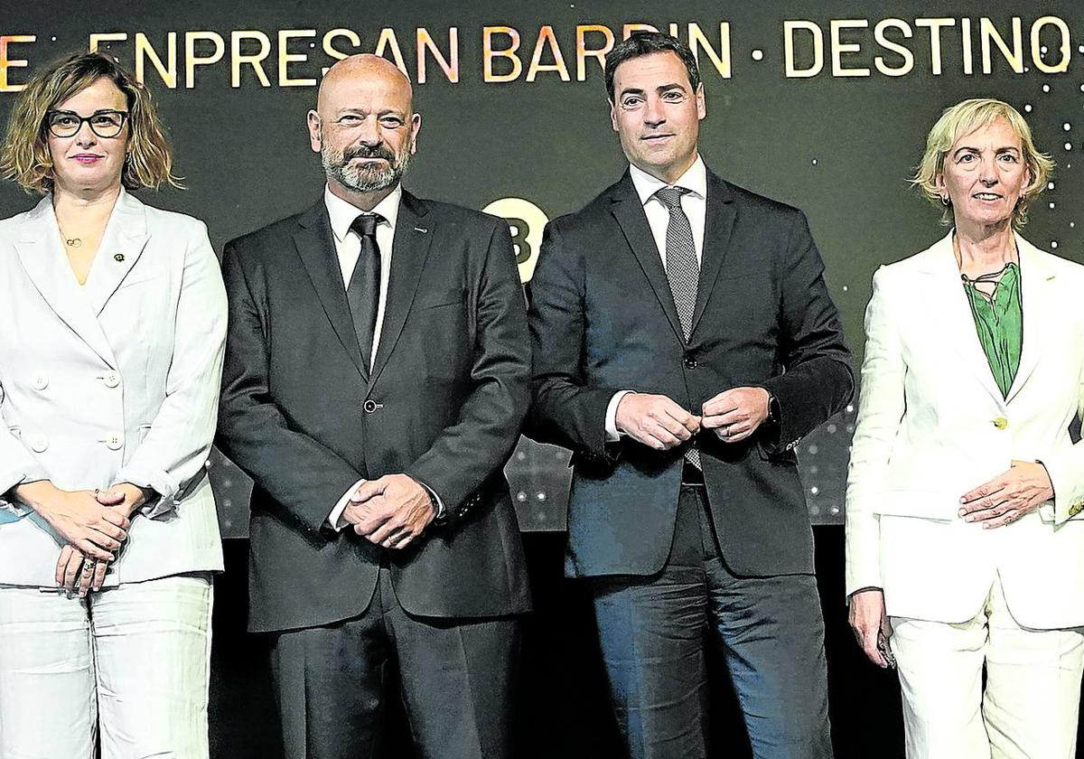 Elixabete Etxanobe, Guillermo Buces, Imanol Pradales, Carolina Pérez Toledo y Juan Mari Aburto.