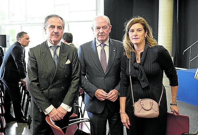 Mikel Arieta-Araunabeña, Ricardo Barcala y Virginia Navarro.