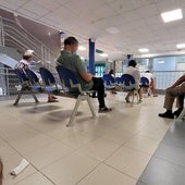 Pacientes en la sala de espera de un ambulatorio de Osakidetza.