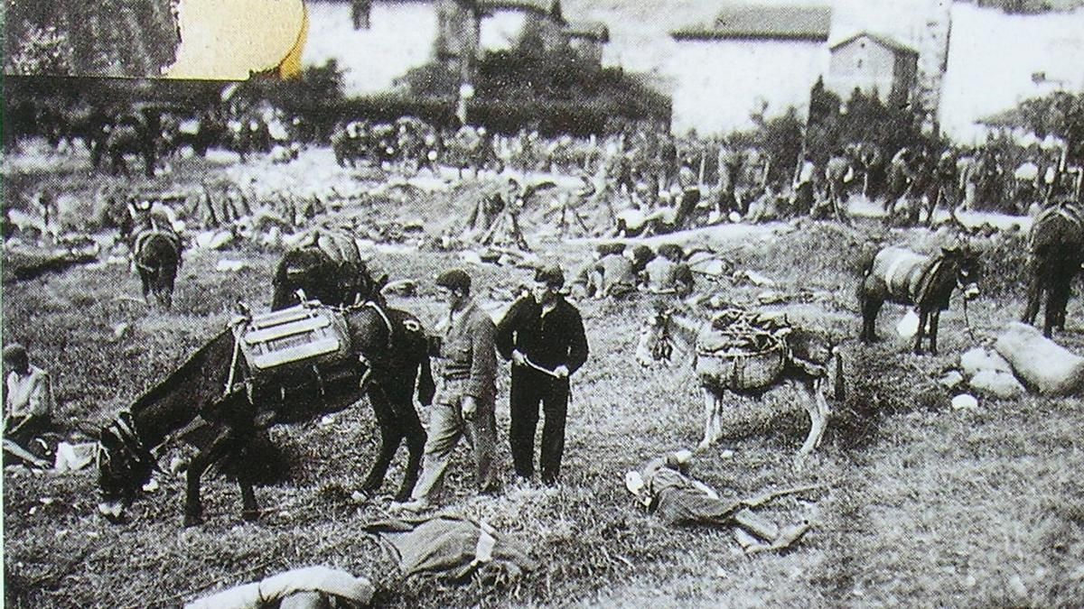 Plazakoetxe un mes después del bombardeo.