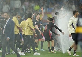 La provocación de Gavi sobre los aspersores en Cornellá: «Hemos podido celebrarlo mejor así»