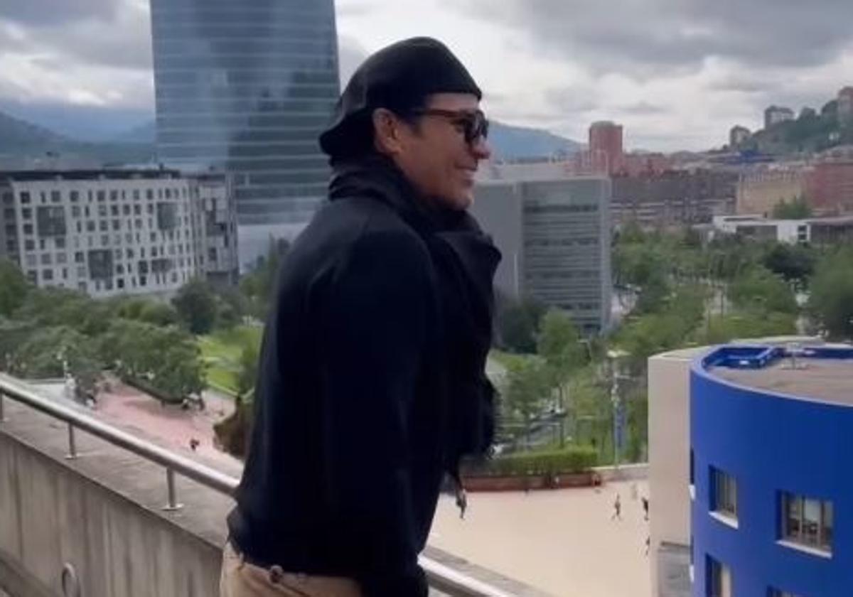 Chayanne, fascinado con el Guggenheim antes de su concierto en Bilbao: «Qué lindo»