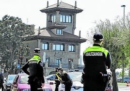 Agentes locales, en una actuación en Getxo.