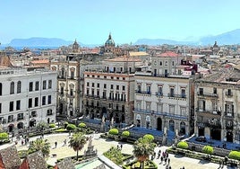La ciudad cuenta con una bella arquitectura normanda que los vikingos promovieron en el tiempo que estuvieron en la ciudad.