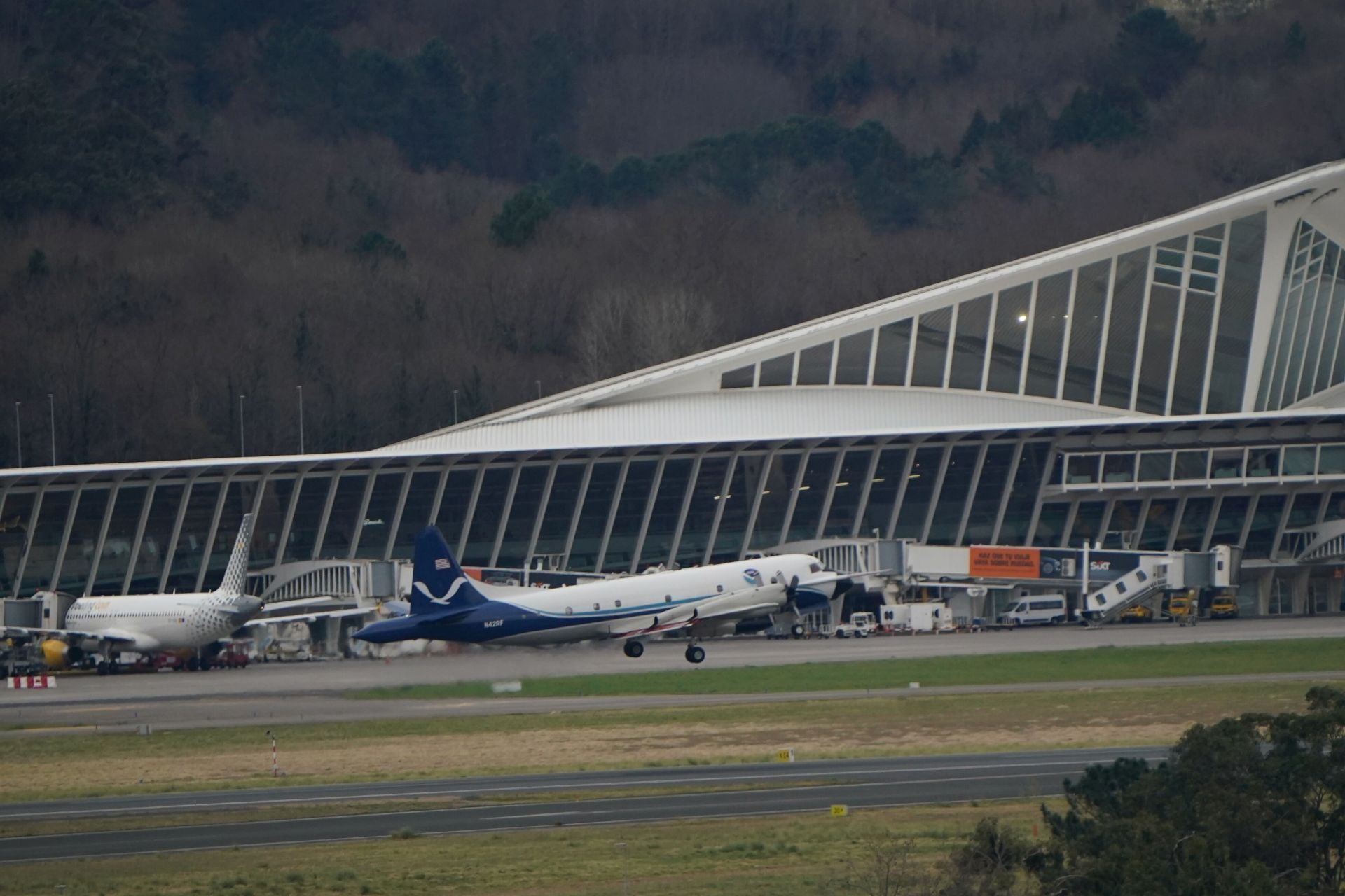 165 vuelos chárter en 72 horas por la final de la Europa League: el reparto de viajes entre cuatro aeropuertos