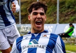Eder García celebra un gol con la Real.