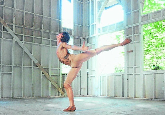 El bailarín ucraniano Sergei Polunin expresa el concepto de libertad, al menos artística, en 'Take me to Church'.