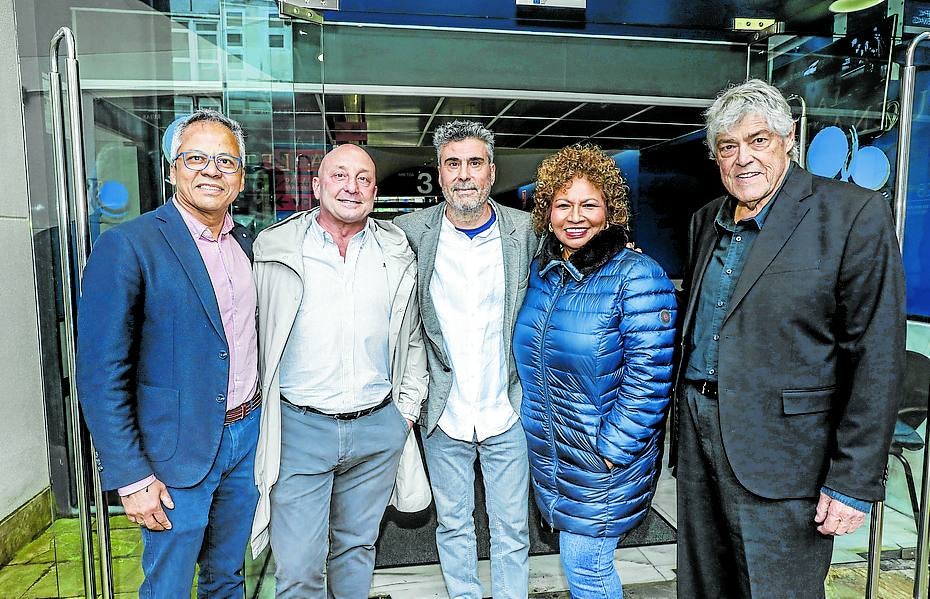 Lucho Royero, Iván Saldaña, Joseba Vázquez, Mariella Köhn y Caco Senante.