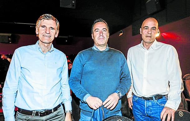 Jesús Elcoro, Ibáñez y Mikel Elio.