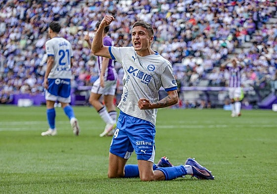 Tenaglia celebra la decisión del árbitro de señalar penalti.
