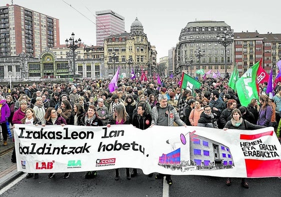 Manifestación sindical en apoyo a la Escuela Pública vasca.