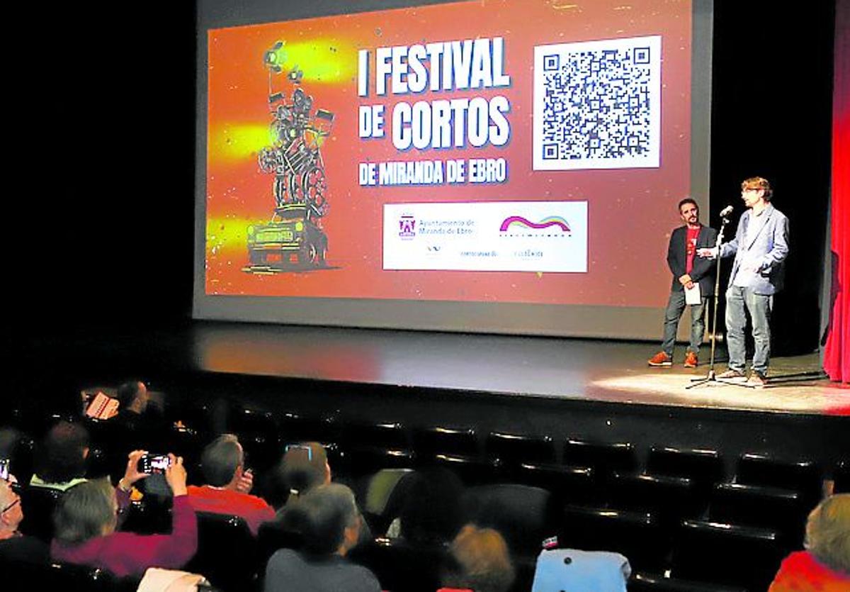 'Tumbas vecinas' se lleva el premio al mejor corto del I Festival de Miranda