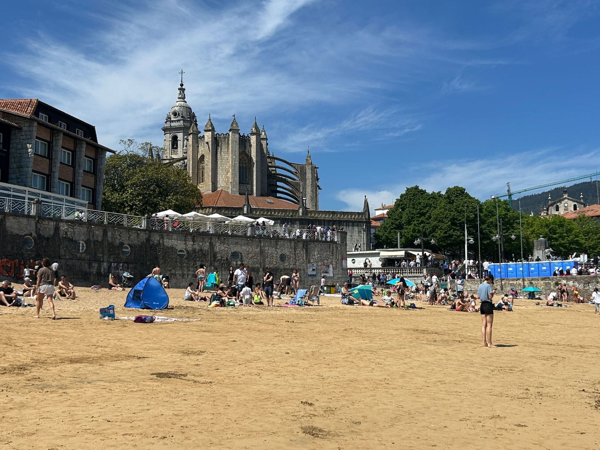 Las playas vizcaínas se llenan en una jornada veraniega