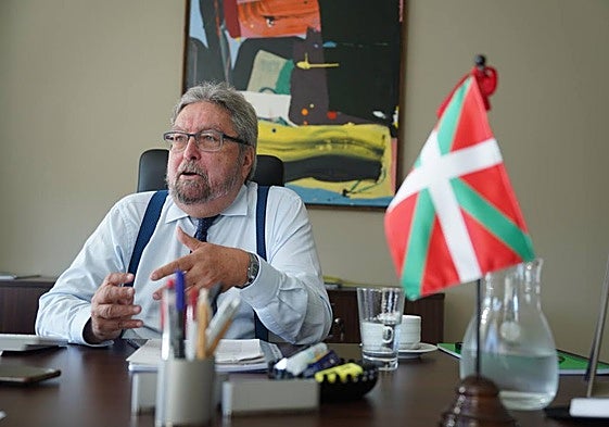 Manuel Lezertua no agotará su segundo mandato y entregará su renuncia «a finales de este mes o principios de junio».