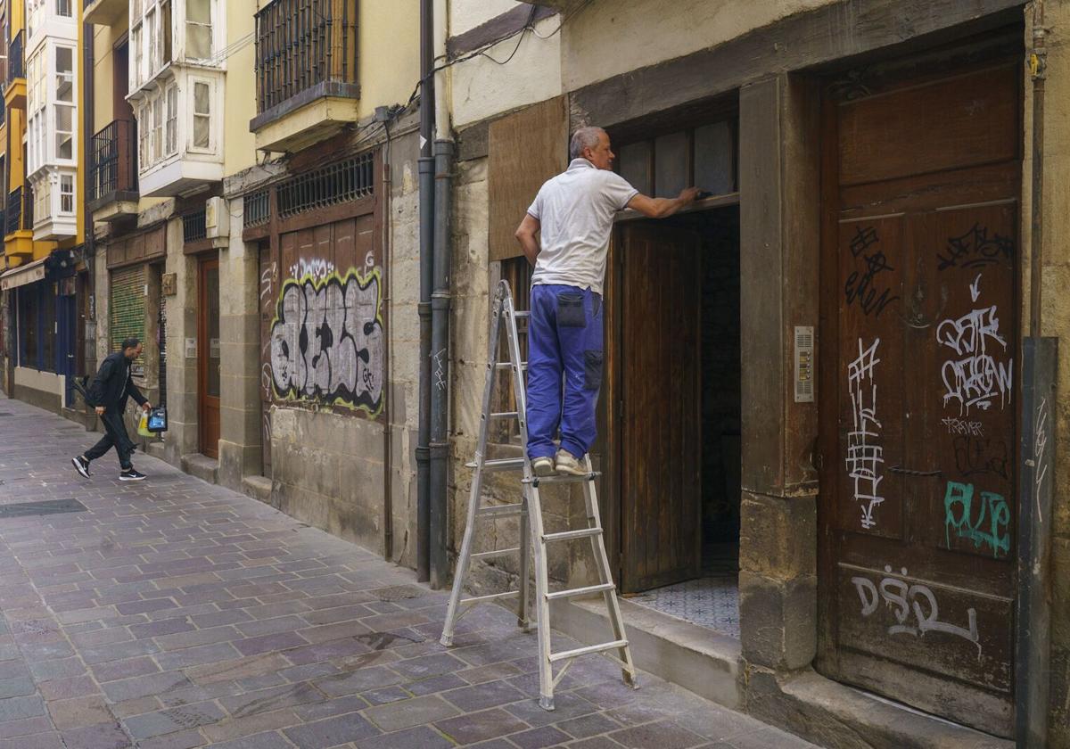 Unir hasta seis lonjas para atraer nuevos comercios y restaurantes