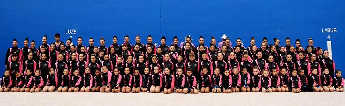 Foto de familia del club gimnástico de Arrigorriaga.